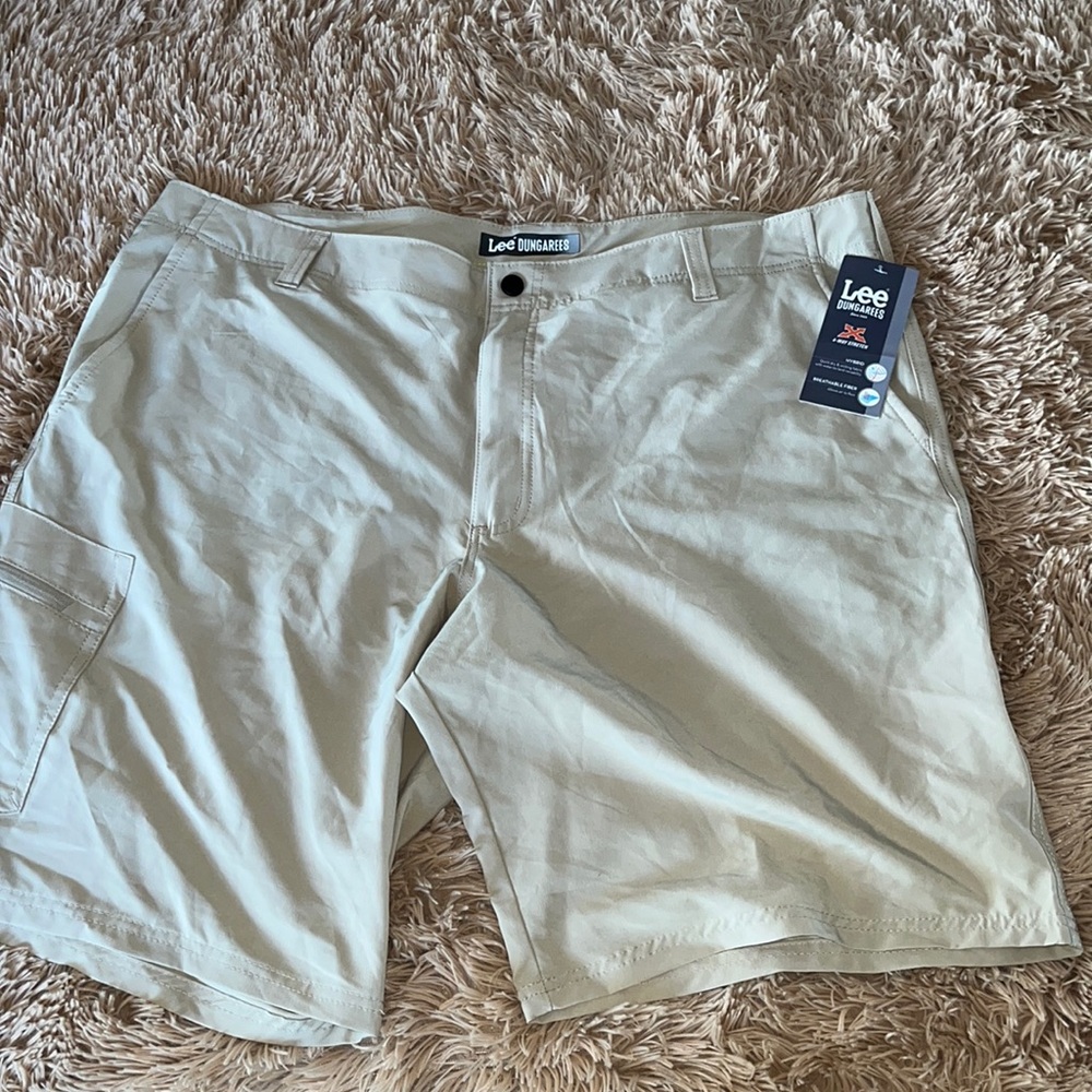 Lee Dungarees Mens land to sea hybrid Shorts tan Size 42